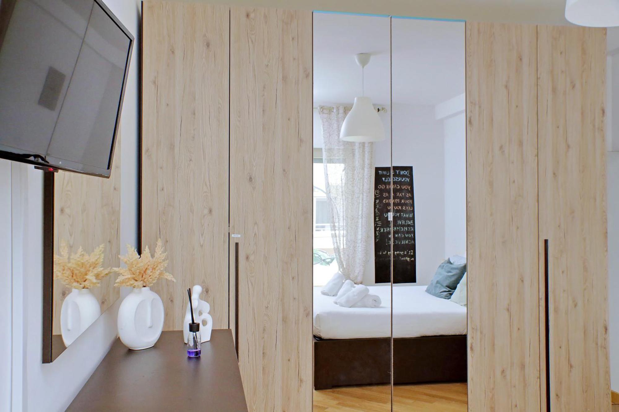 Comodo Con Terrazzo, Vicino Gemelli Rom